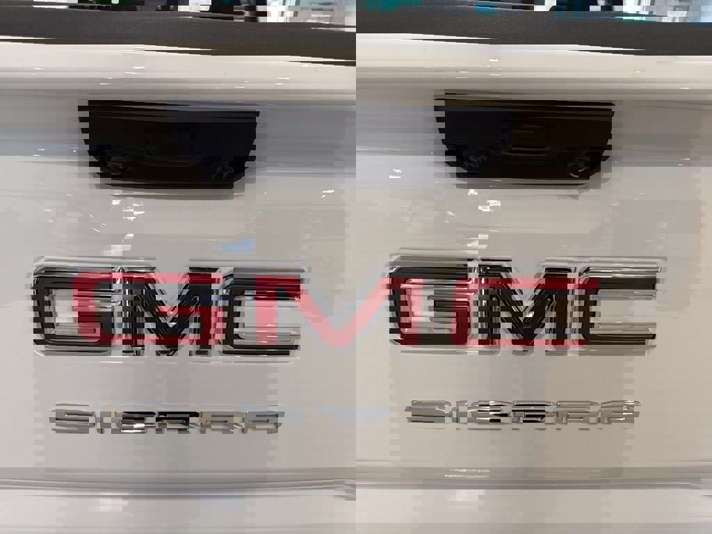 New 2026 GMC Sierra 1500 SLE image 9