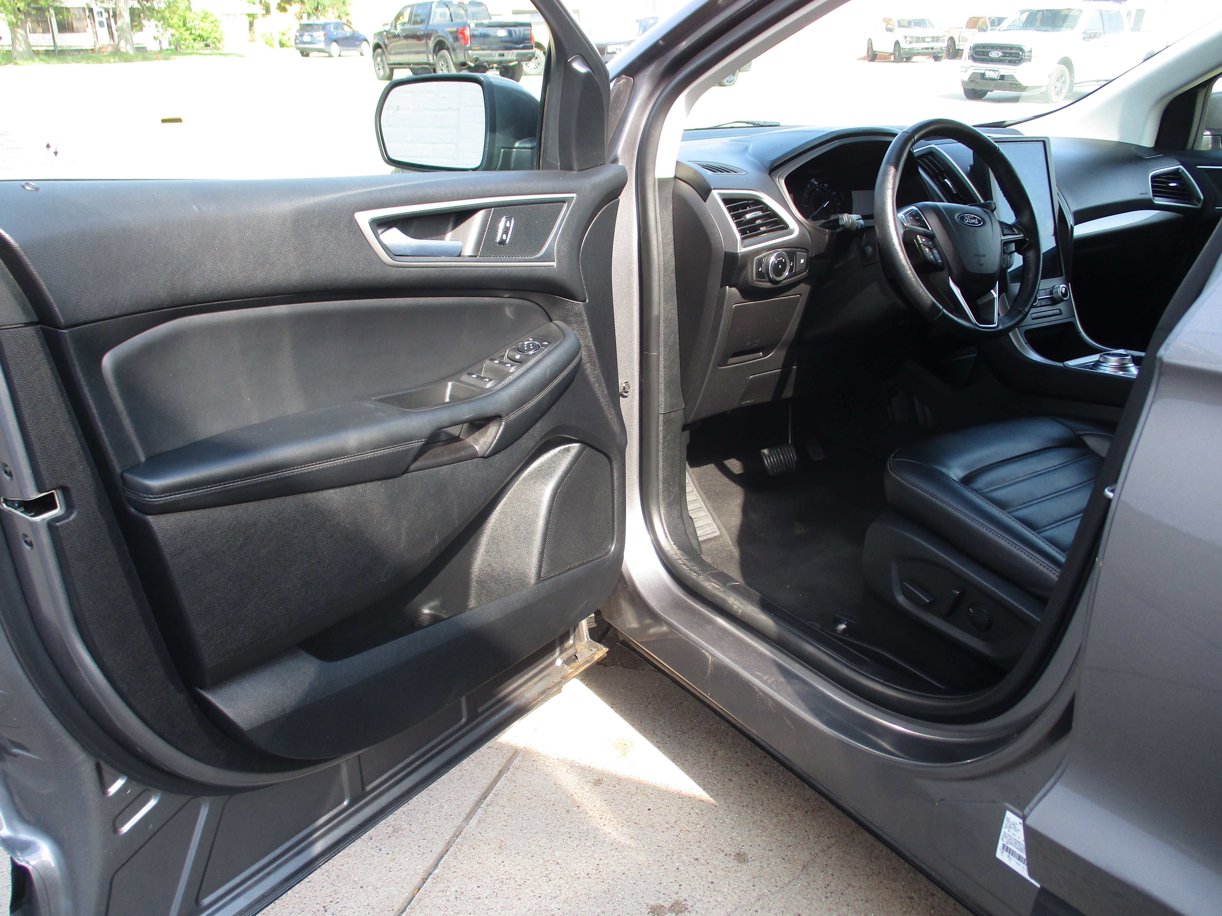 Used 2024 Ford Edge SEL image 10
