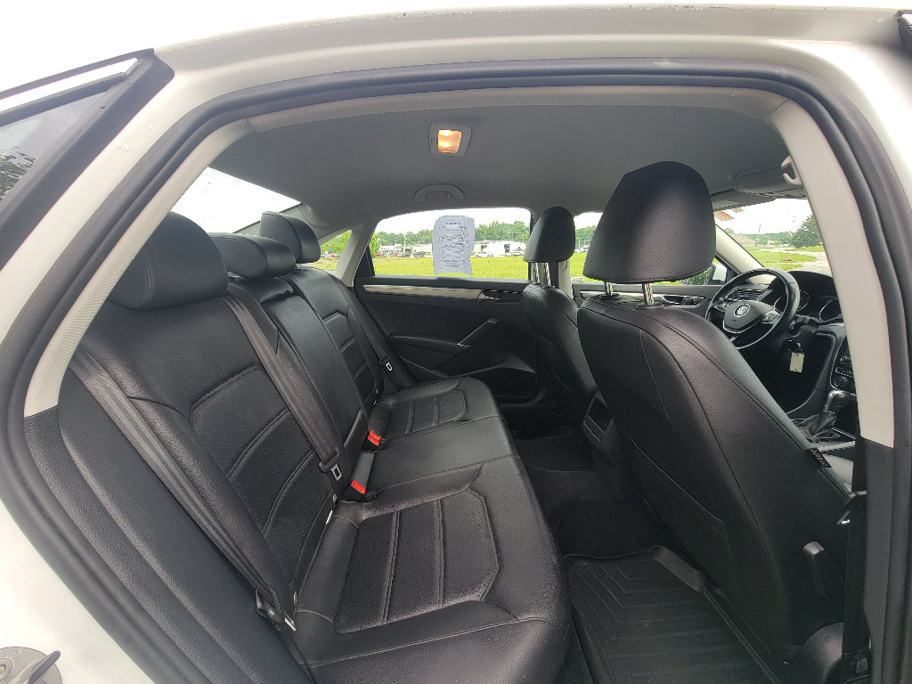 Used 2017 Volkswagen Passat 1.8T R-Line FWD image 28