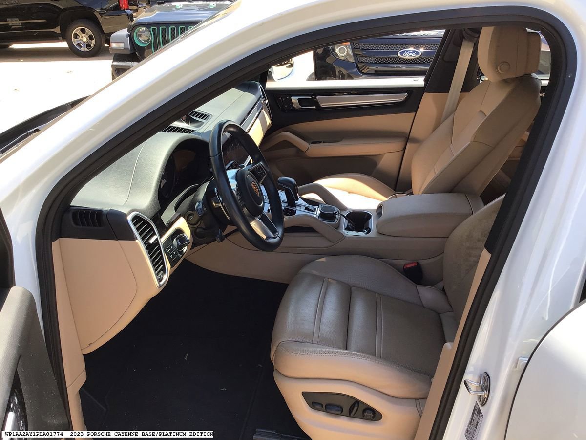 Used 2023 Porsche Cayenne AWD/4WD image 13
