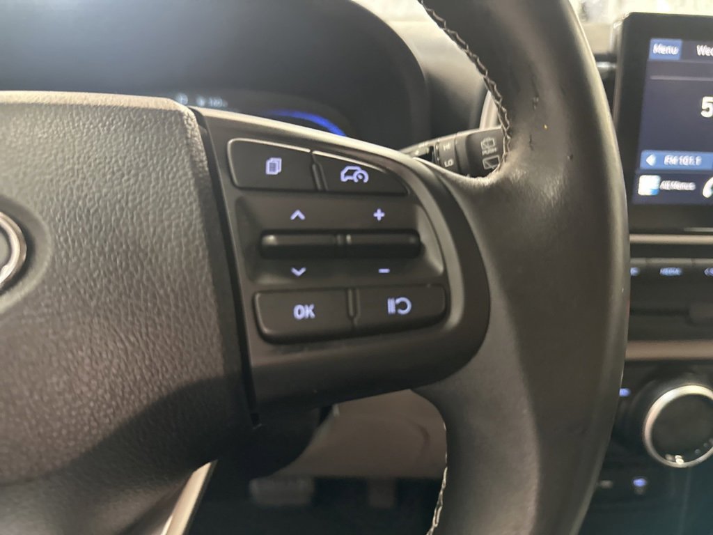 Certified 2025 Hyundai Venue SEL image 18