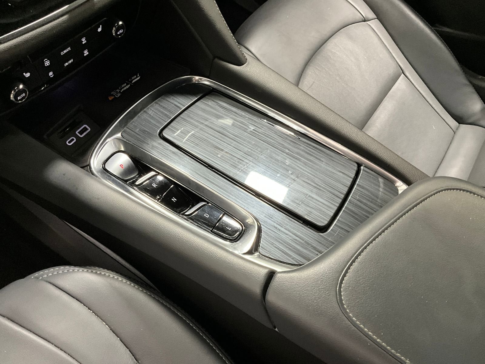 Used 2023 Buick Enclave Essence AWD/4WD image 16