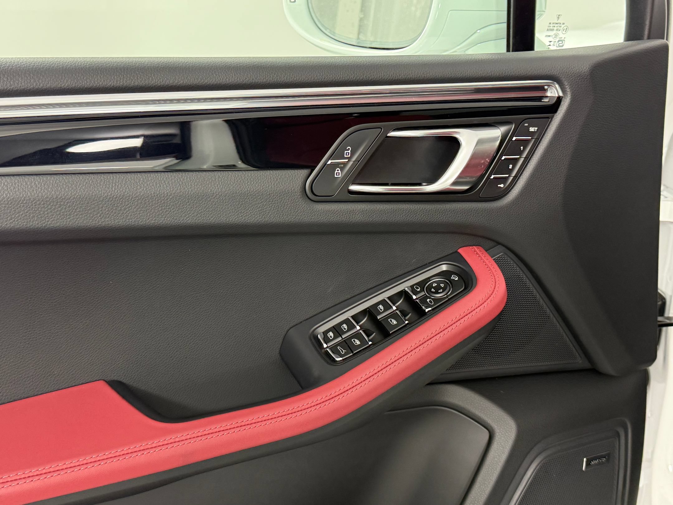Certified 2026 Porsche Macan AWD/4WD image 15