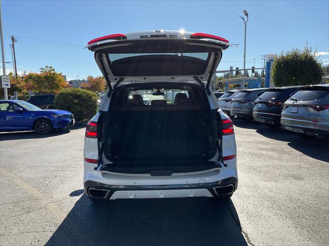Used 2020 BMW X5 M50i w/ Executive Package image 12