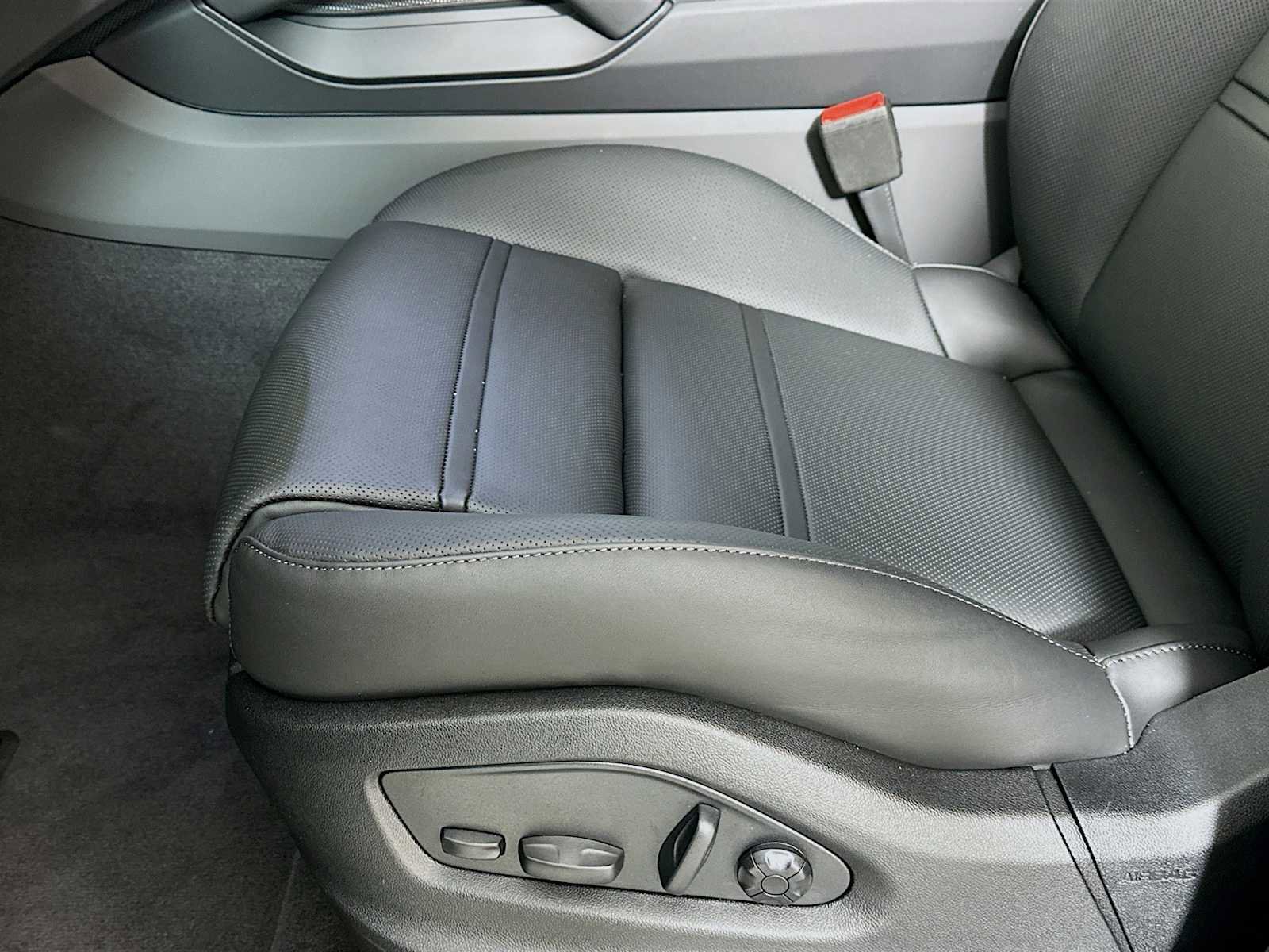 New 2026 Porsche Cayenne Coupe image 12