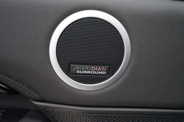 Used 2024 Land Rover Discovery S image 13
