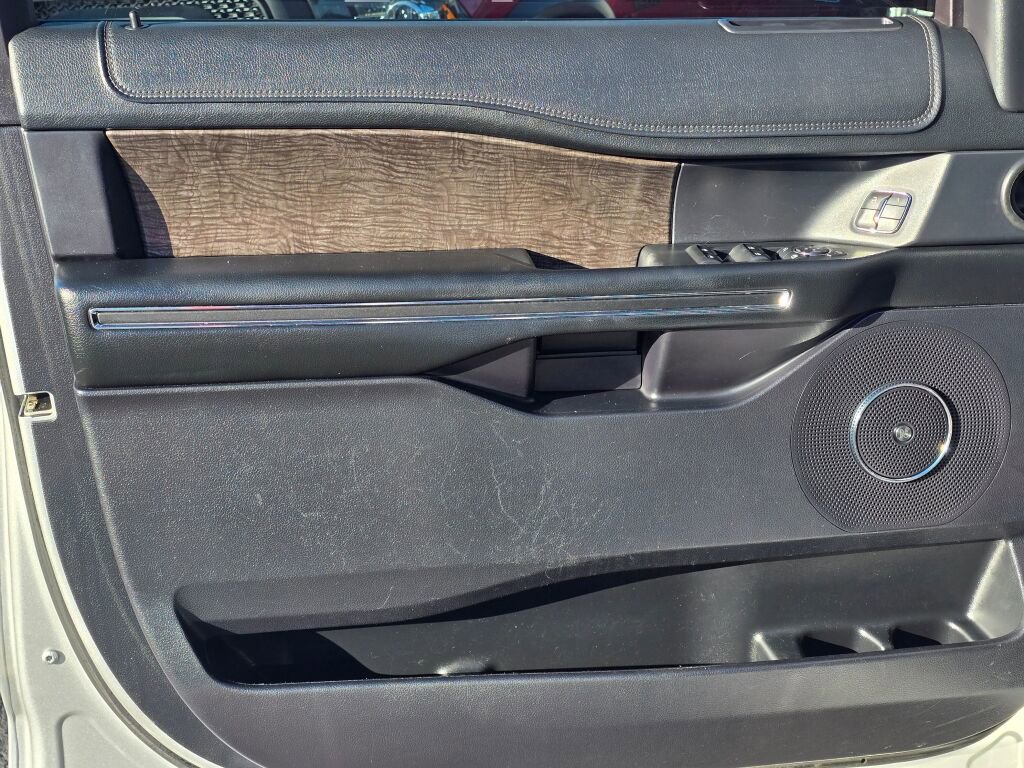 Used 2019 Ford Expedition Max Limited image 24