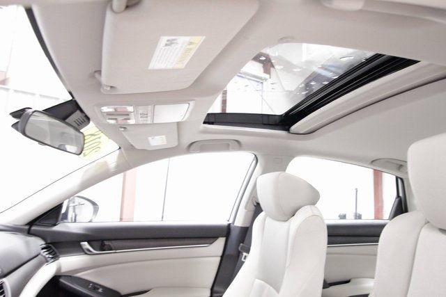 Used 2018 Honda Accord EX image 32