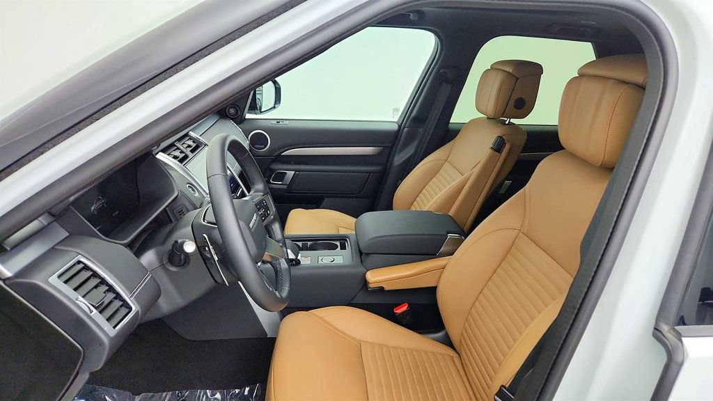 Used 2025 Land Rover Discovery Dynamic SE AWD/4WD image 21
