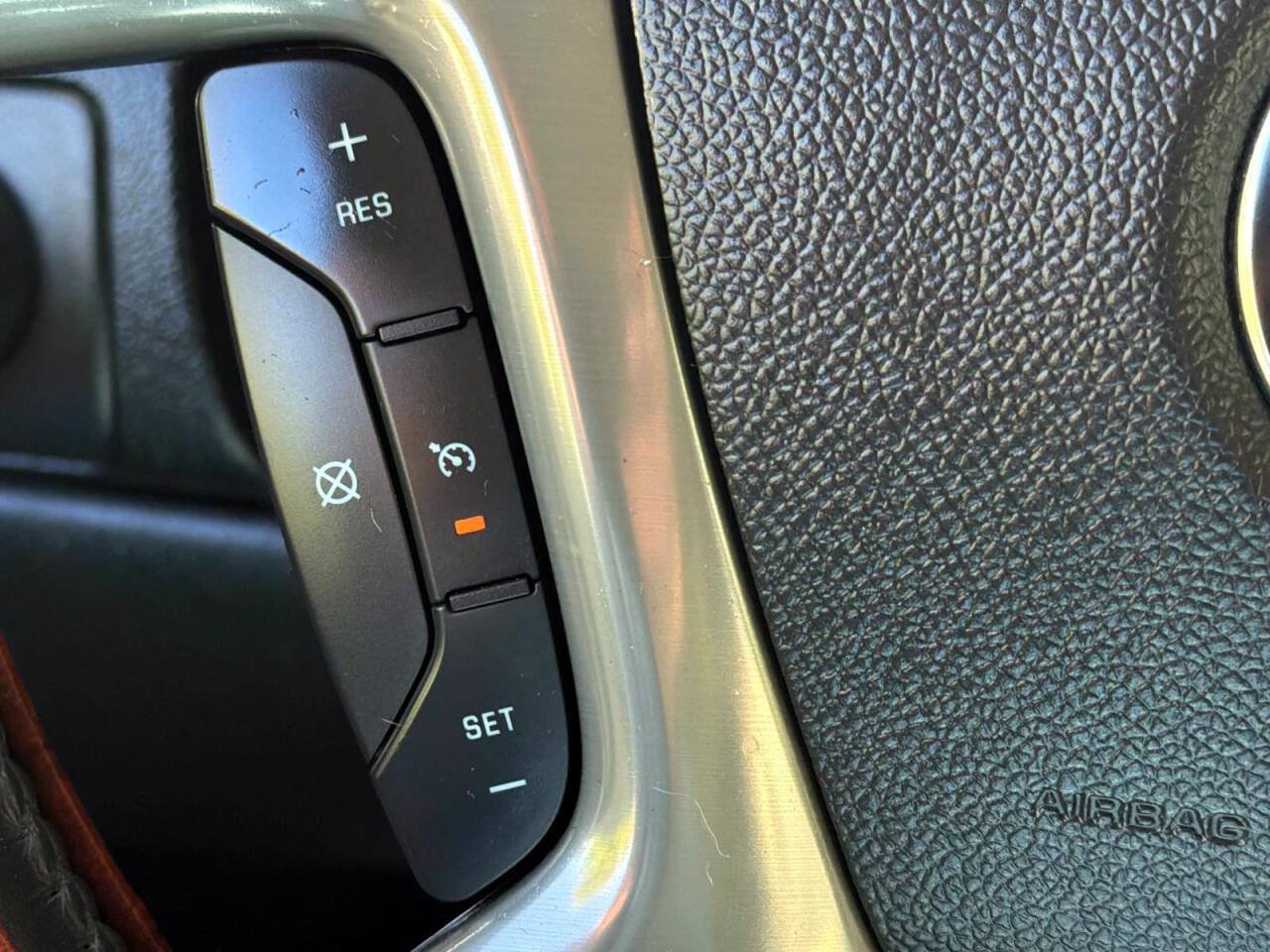 Used 2011 Chevrolet Tahoe LTZ AWD/4WD image 16