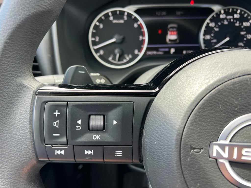 Used 2023 Nissan Rogue SV image 25