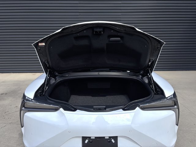 Used 2023 Lexus LC 500 Coupe w/ Sport Package RWD image 28