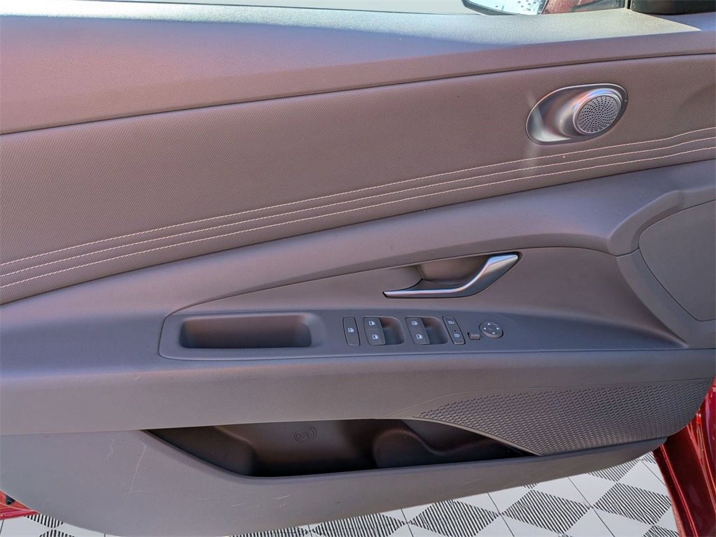 Used 2022 Hyundai Elantra SEL w/ Convenience Package image 9