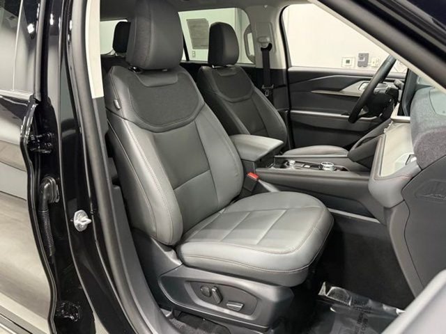 Used 2026 Ford Explorer Active w/ Active Comfort Package RWD image 33