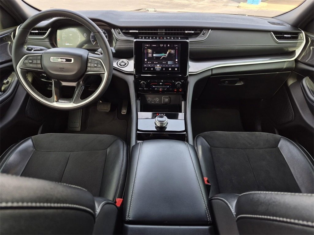 Used 2023 Jeep Grand Cherokee Altitude image 34