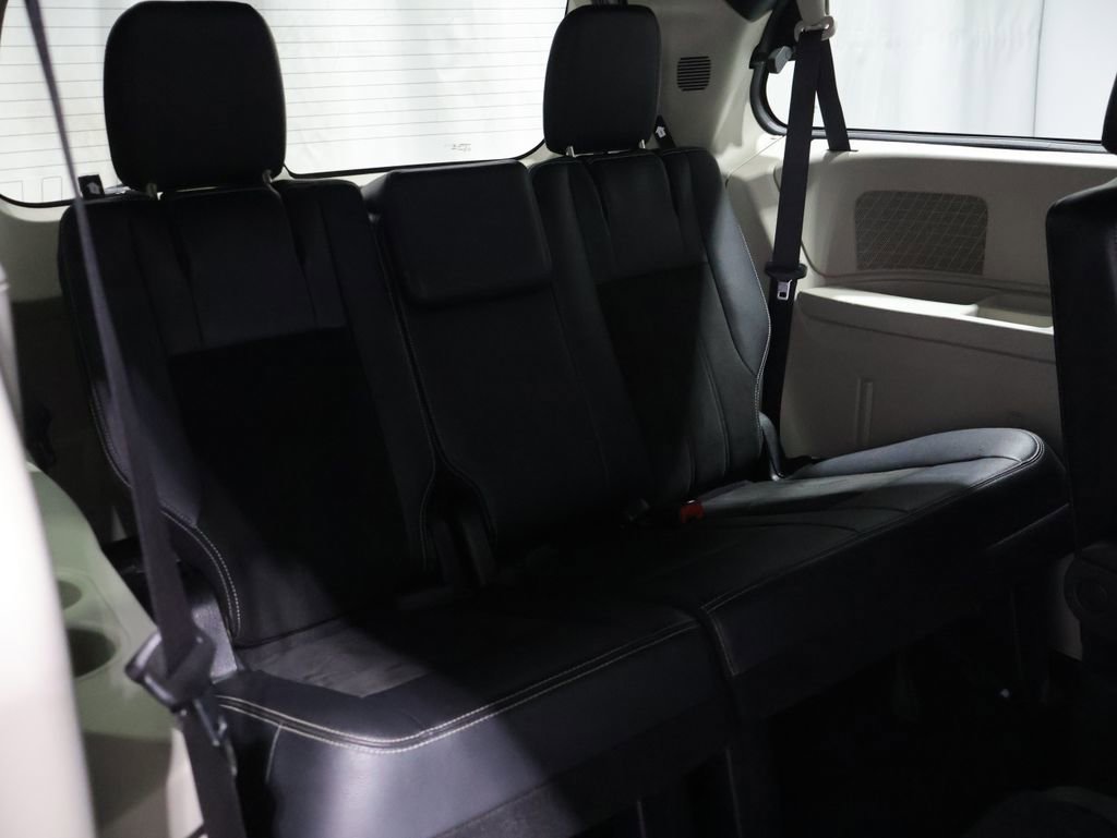 Used 2019 Dodge Grand Caravan SXT w/ Driver Convenience Group FWD image 17