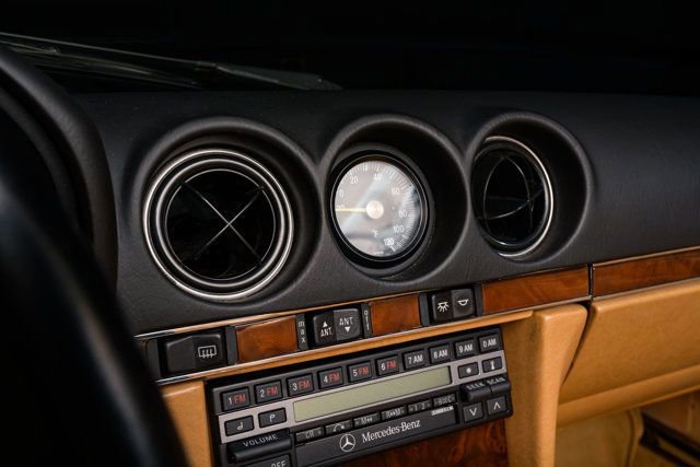 Used 1988 Mercedes-Benz 560 SL image 13