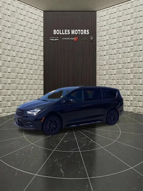 Certified 2021 Chrysler Pacifica Touring-L w/ S Appearance Package AWD/4WD image 7