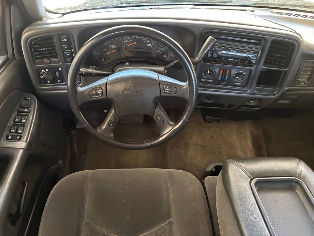 Used 2005 Chevrolet Silverado 2500 LS w/ Skid Plate Package AWD/4WD image 18