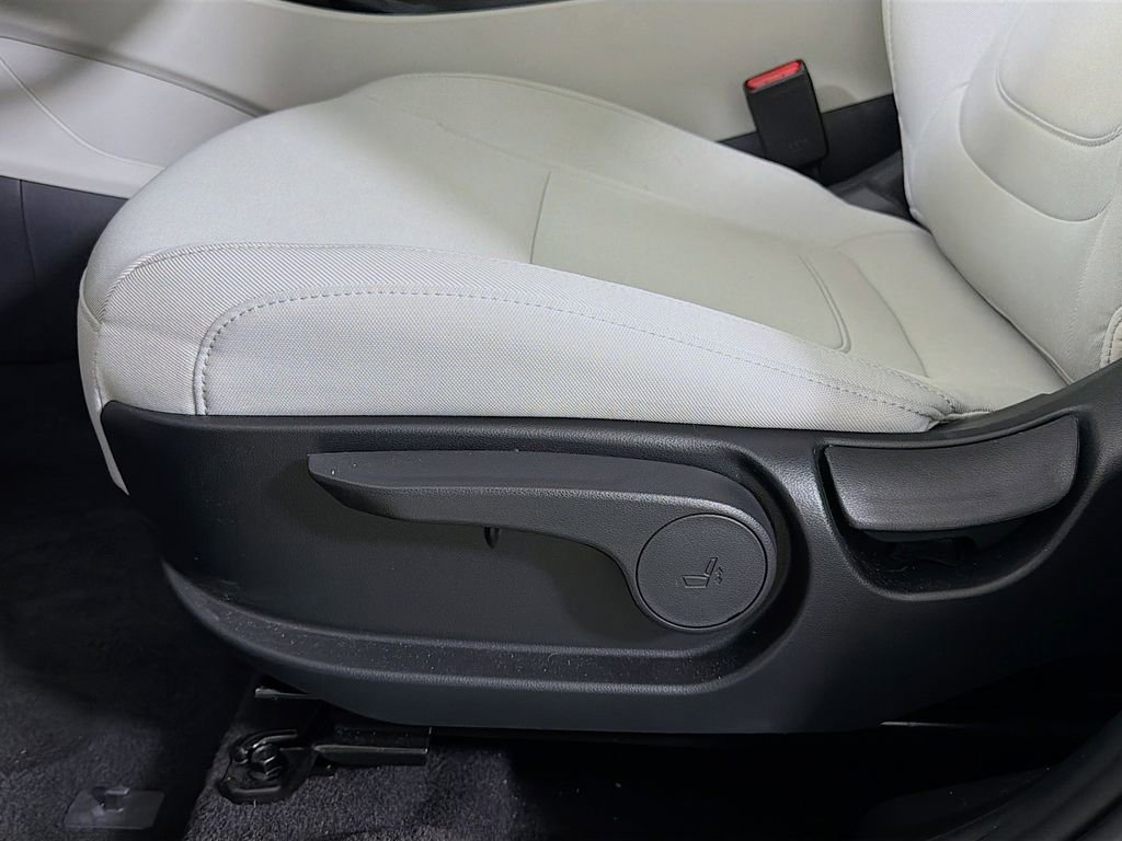 Used 2025 Hyundai Tucson SE FWD image 21
