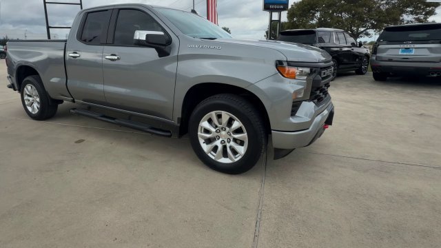 Used 2023 Chevrolet Silverado 1500 Custom RWD image 2