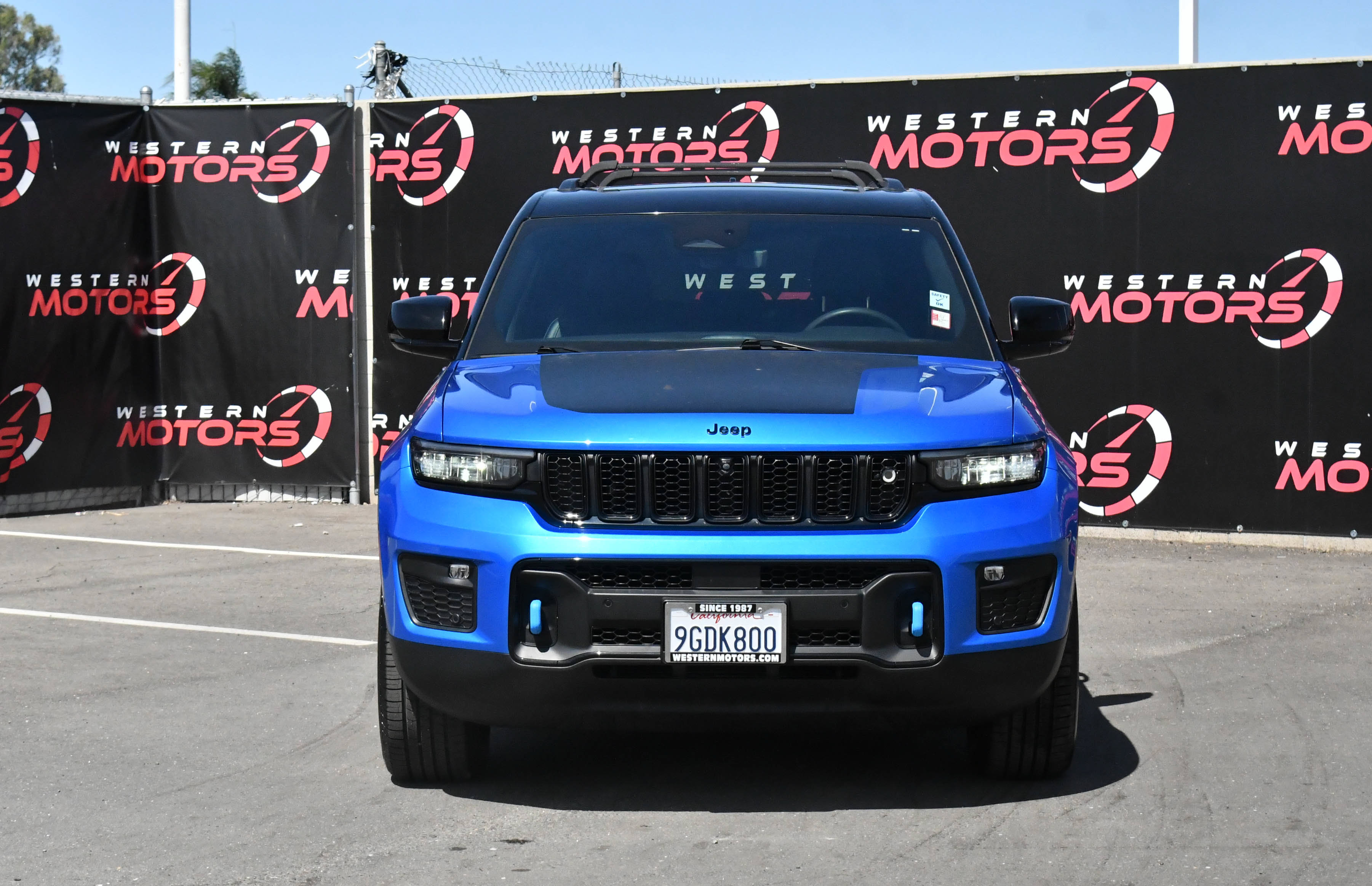 Used 2023 Jeep Grand Cherokee Trailhawk w/ Advanced Protech Group II AWD/4WD image 2