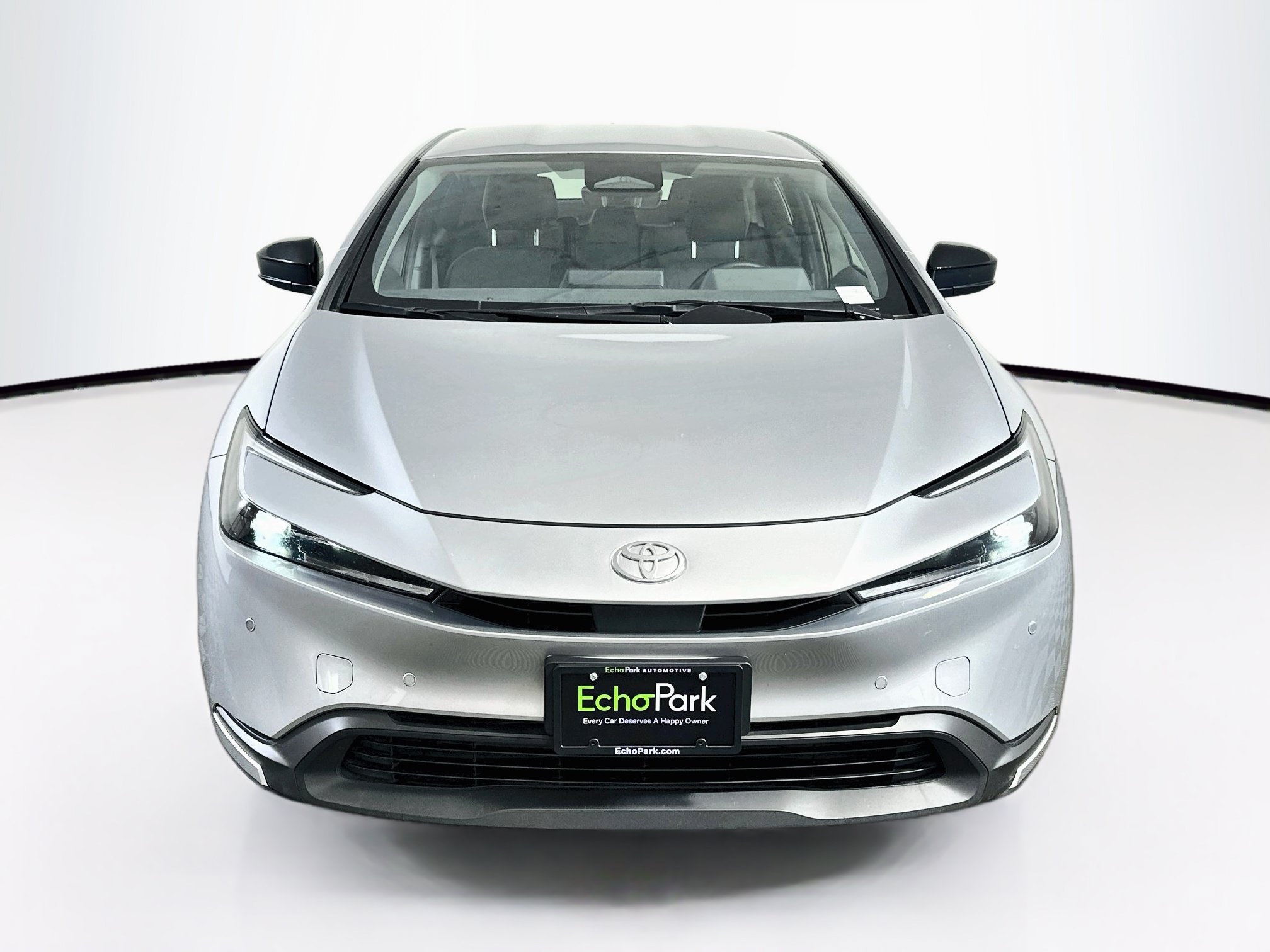Used 2025 Toyota Prius LE FWD image 2