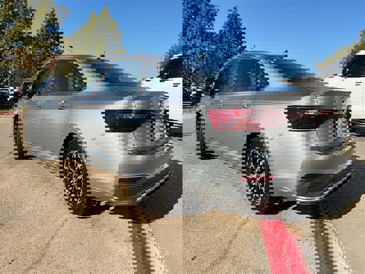 Used 2025 Volkswagen Jetta SE image 8