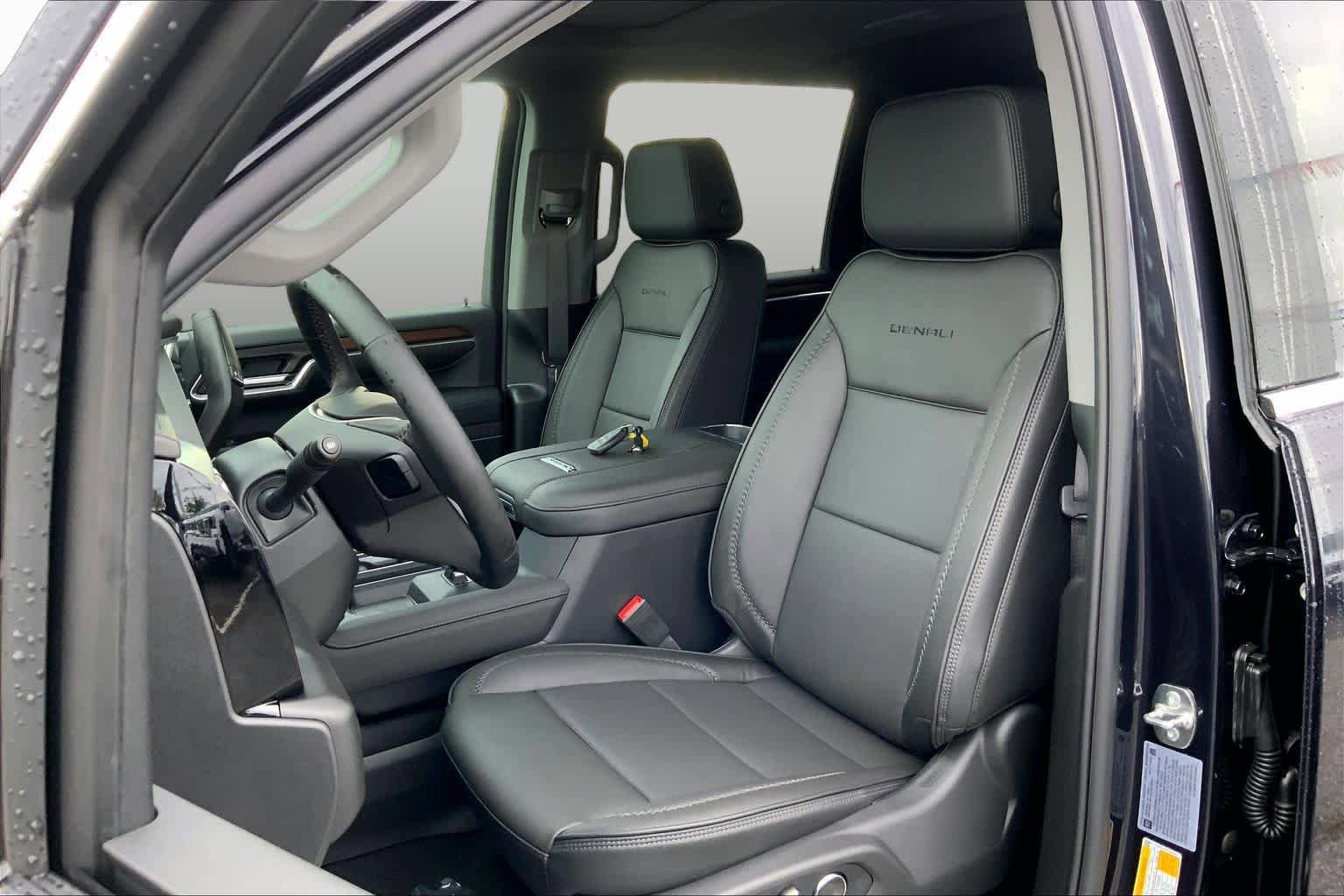 New 2026 GMC Sierra 2500 Denali w/ Denali Reserve Package AWD/4WD image 9