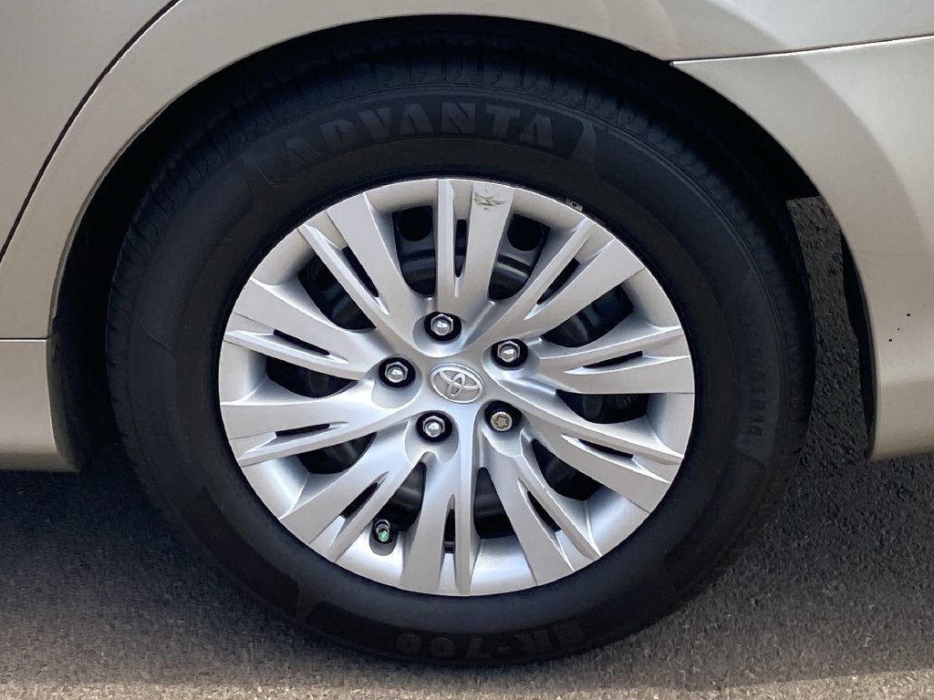 Used 2014 Toyota Camry LE FWD image 26
