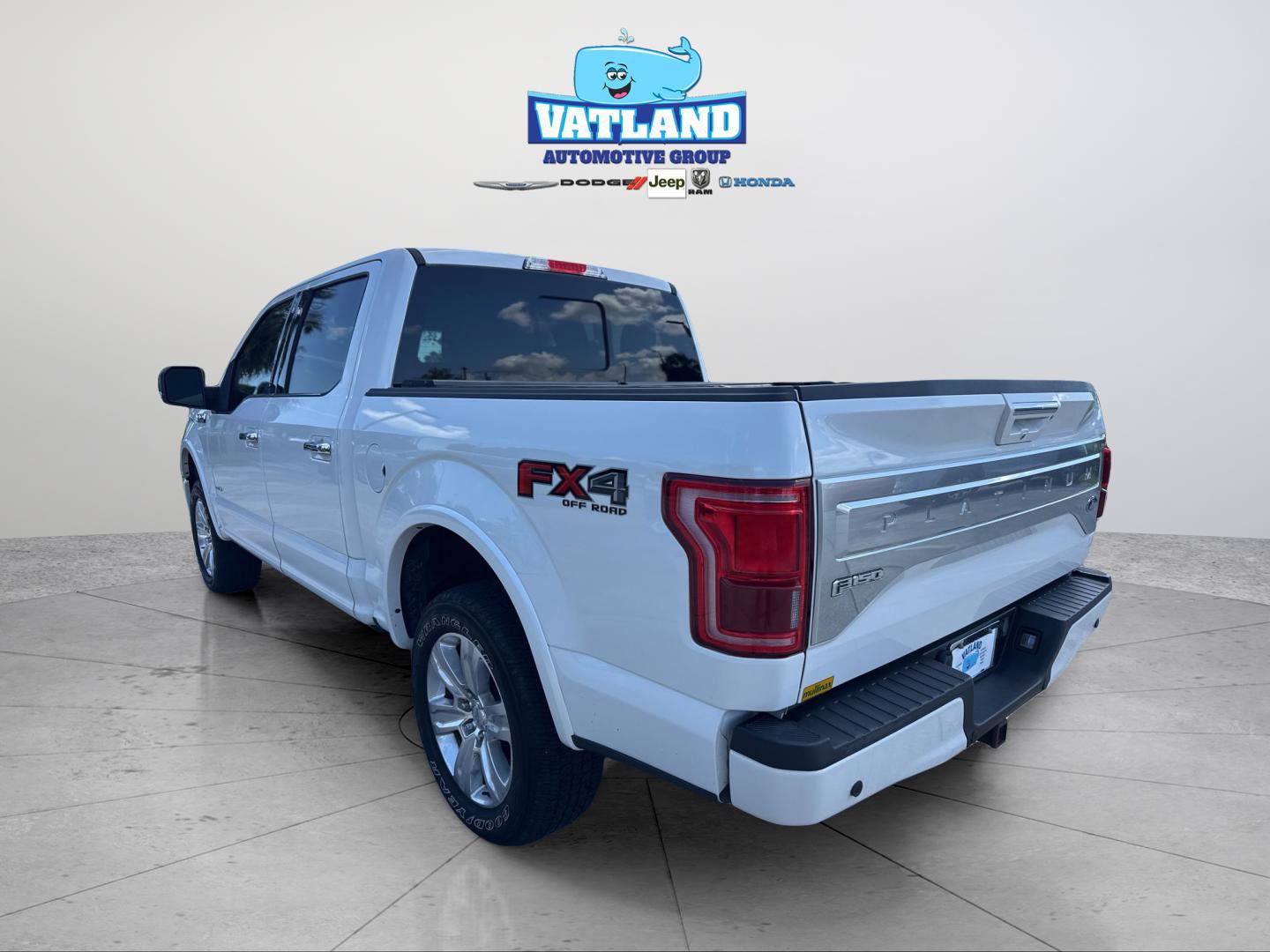 Used 2015 Ford F150 Platinum w/ Equipment Group 701A Luxury AWD/4WD image 6