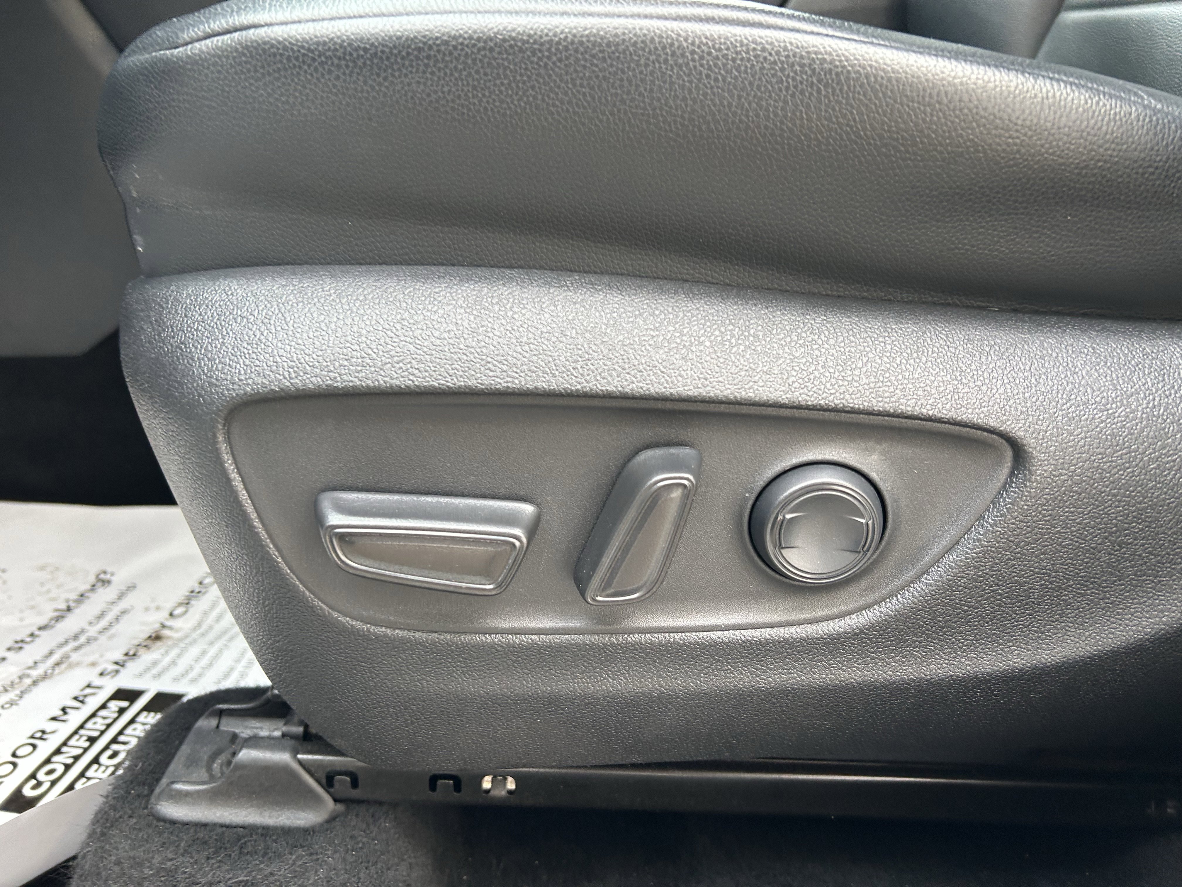 Certified 2023 Toyota Highlander XLE image 14