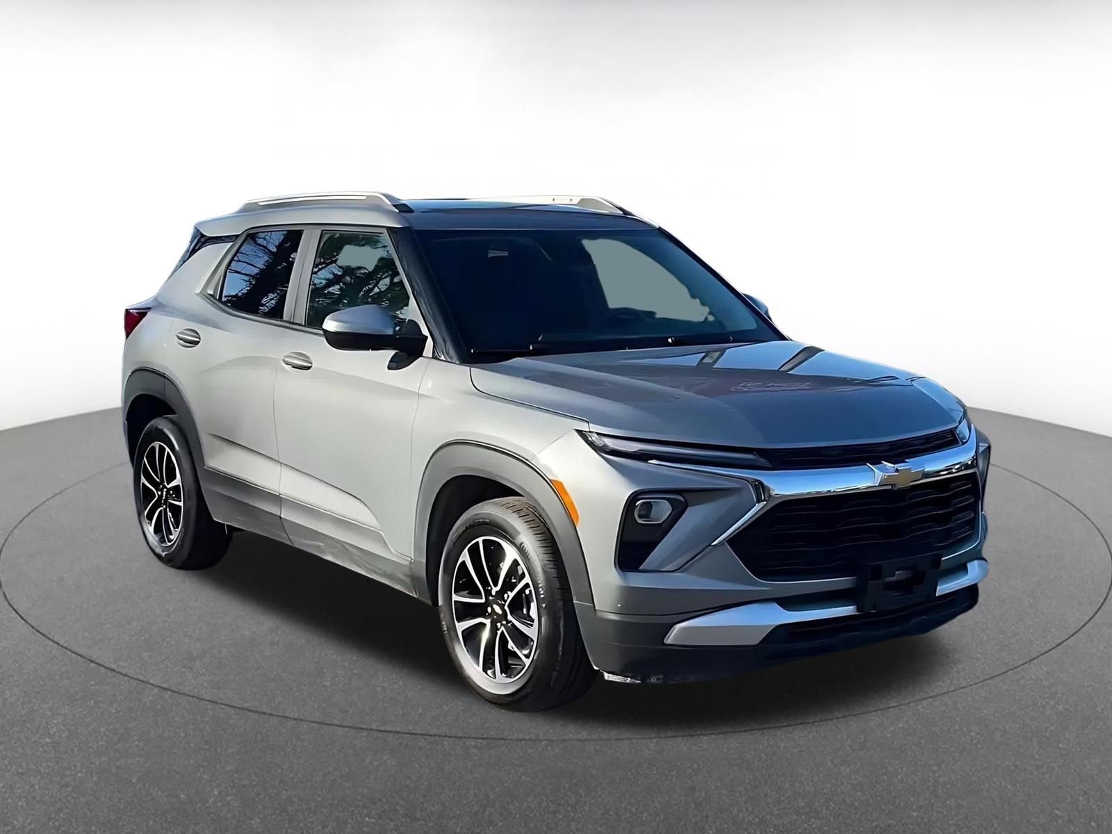 Used 2025 Chevrolet TrailBlazer LT image 3