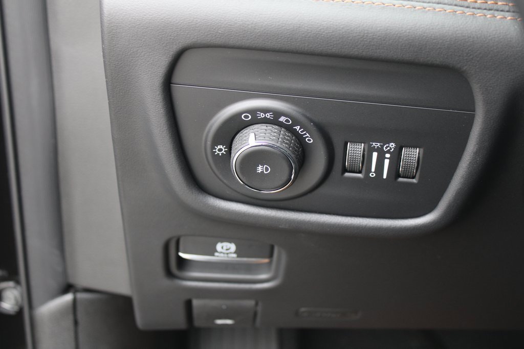 Used 2025 Jeep Grand Cherokee Summit image 15