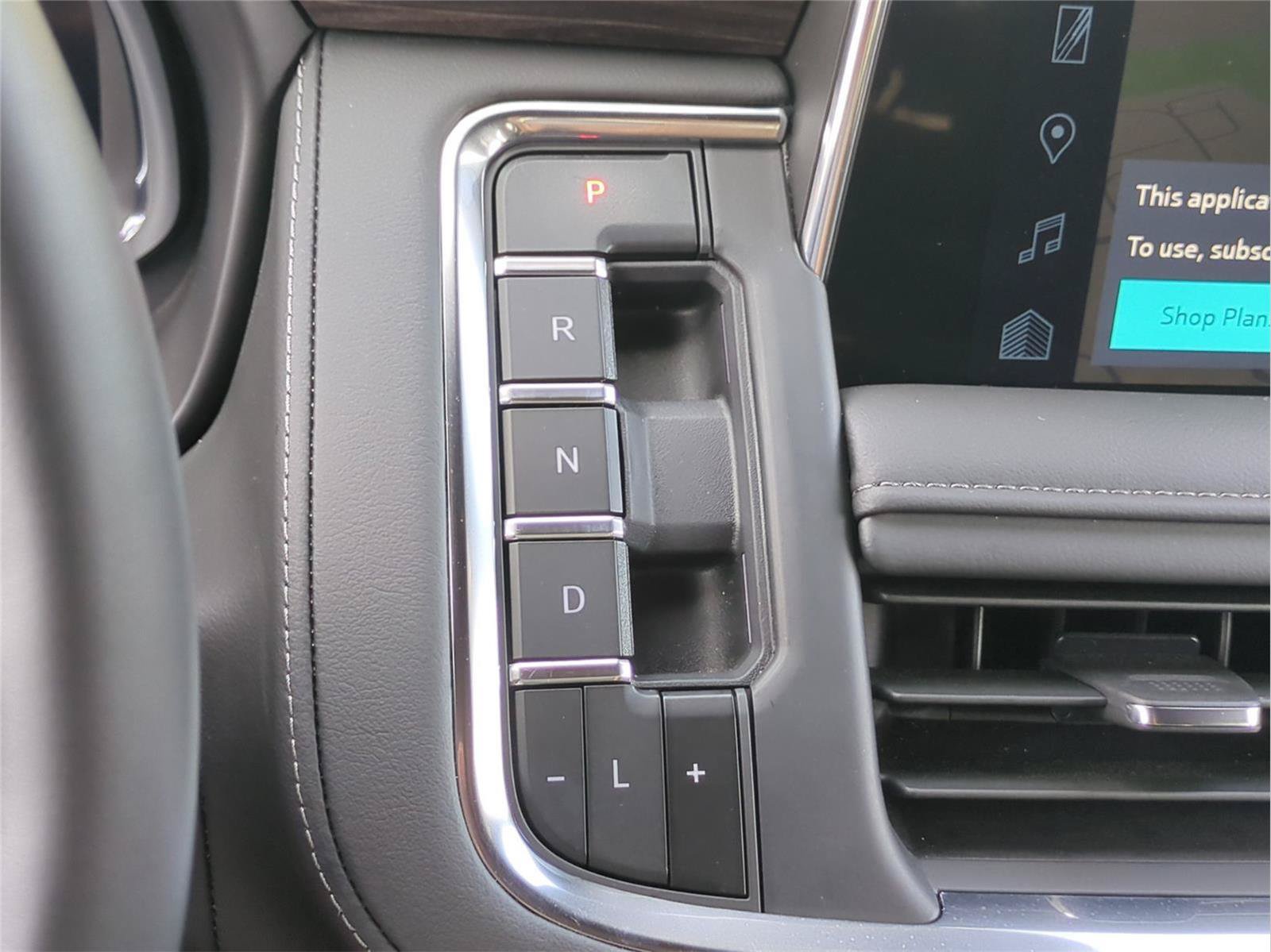 Used 2024 Chevrolet Tahoe Z71 w/ Luxury Package AWD/4WD image 32