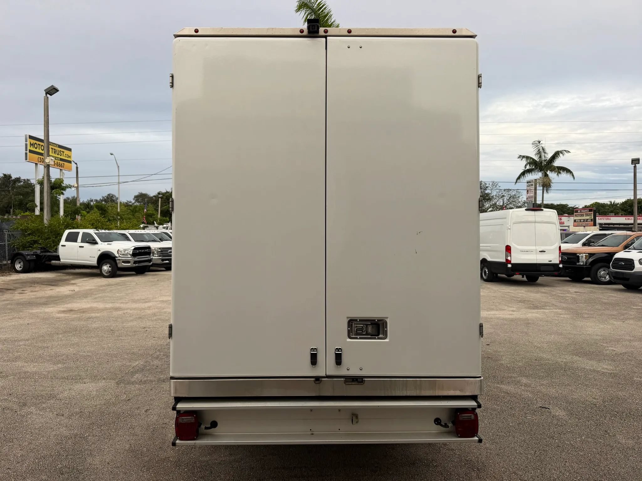 Used 2023 Ford E-350 and Econoline 350 Super Duty w/ Power Windows & Locks Group RWD image 4