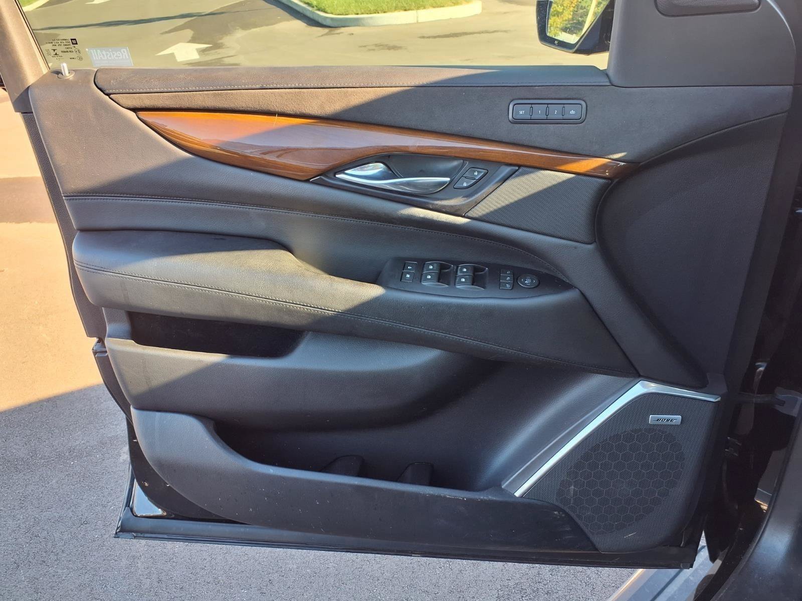 Used 2019 Cadillac Escalade Premium Luxury AWD/4WD image 18