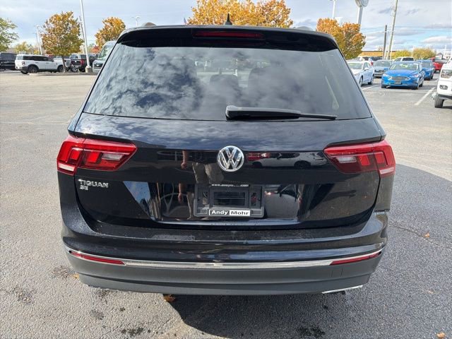 Used 2021 Volkswagen Tiguan SE w/ Panoramic Sunroof Package image 7