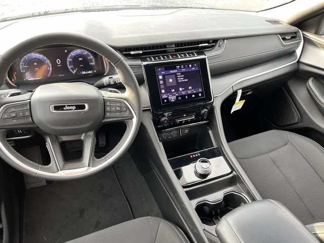 Used 2025 Jeep Grand Cherokee Laredo X AWD/4WD image 13