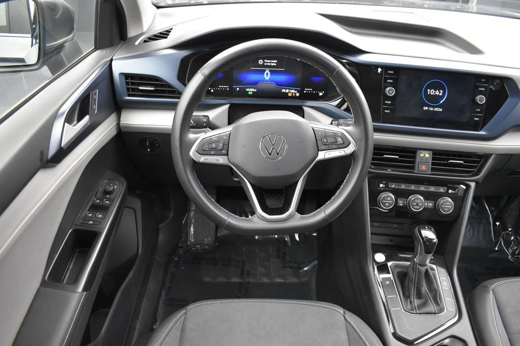 Used 2024 Volkswagen Taos SE FWD image 12