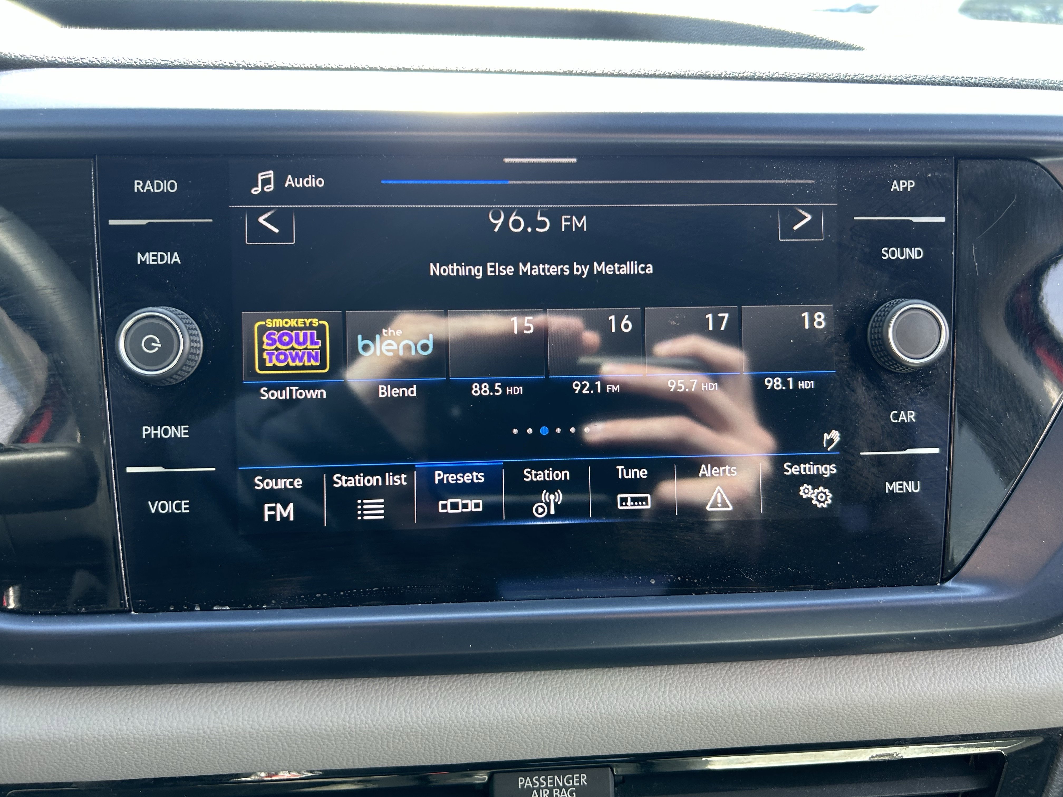 Certified 2023 Volkswagen Taos SE w/ Black Wheel Package image 12