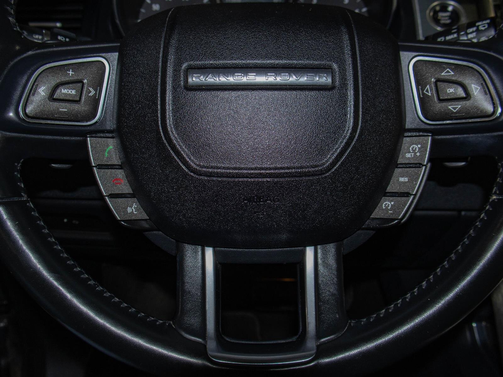 Used 2017 Land Rover Range Rover Evoque SE Premium image 11