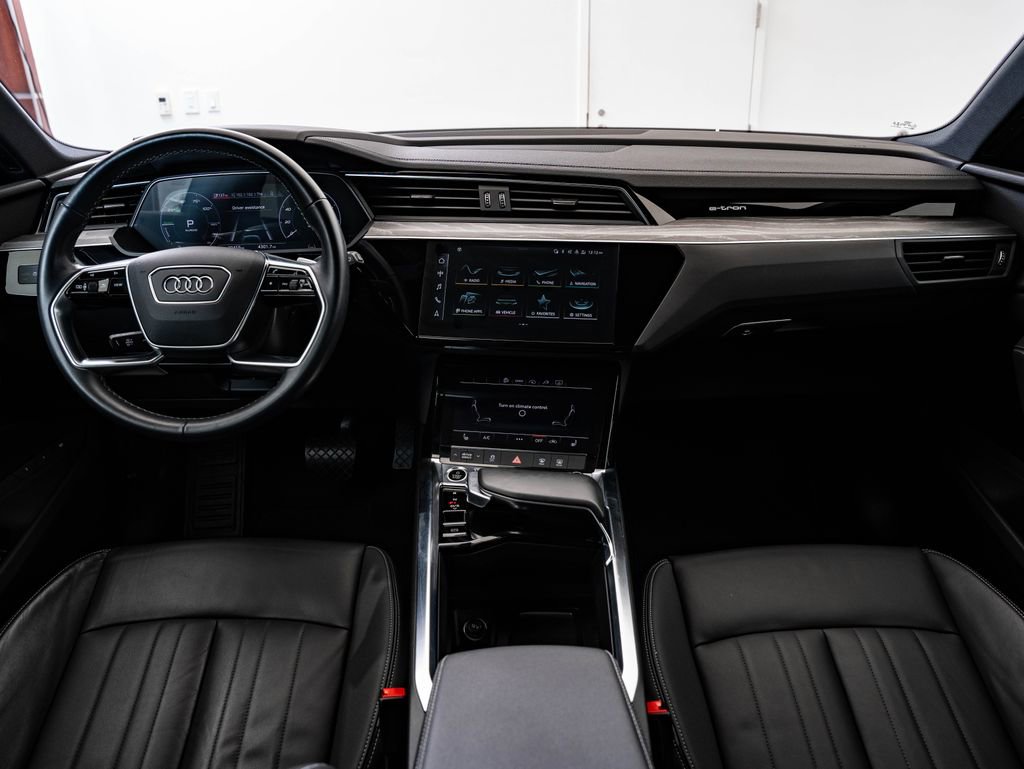 Used 2022 Audi e-tron Premium w/ Convenience Plus Package image 33