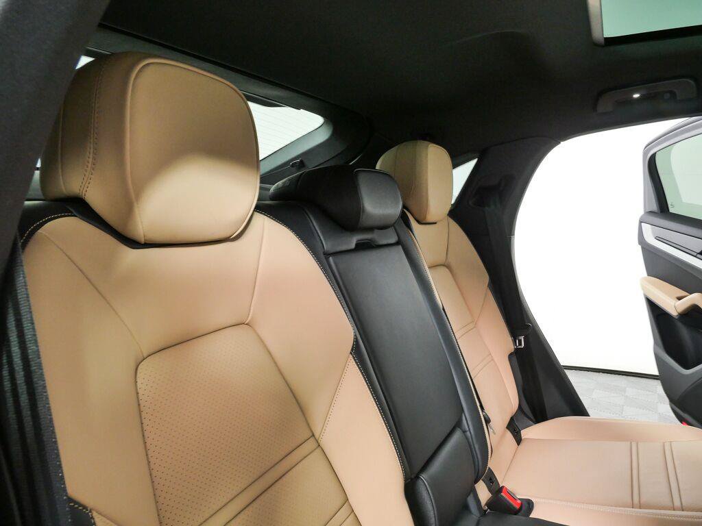 New 2026 Porsche Cayenne Coupe AWD/4WD image 24