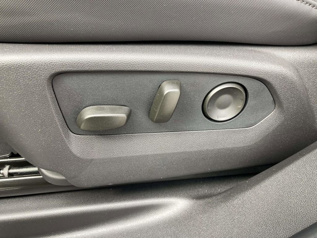 New 2026 GMC Hummer EV 4x4 Crew Cab w/ LPO, Dark Essentials Package image 17