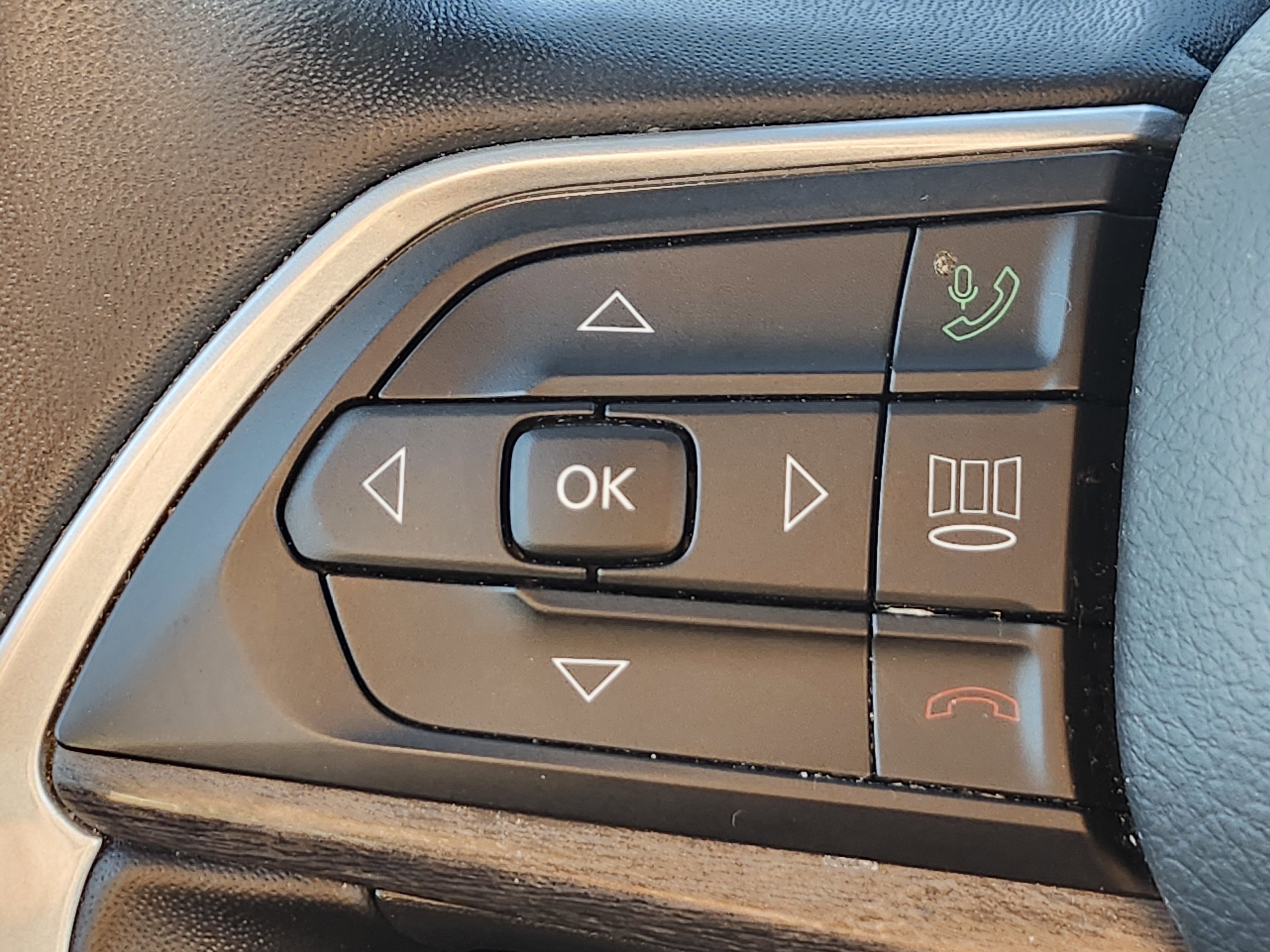 Used 2022 Jeep Grand Cherokee L Limited image 36