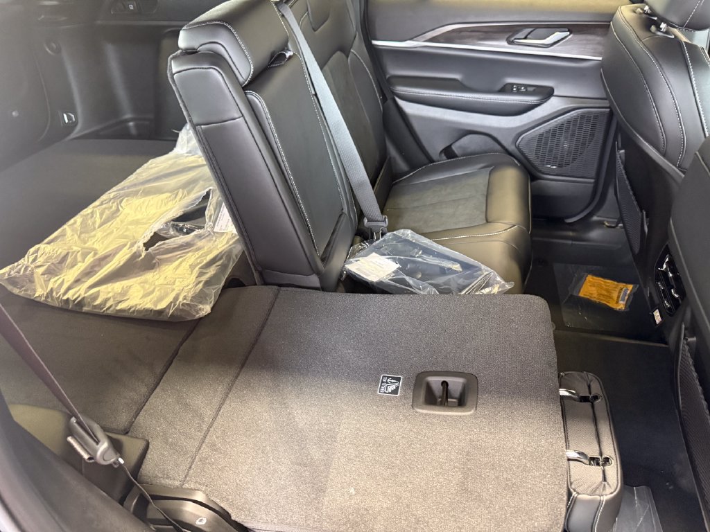 New 2026 Jeep Grand Cherokee Altitude AWD/4WD image 45