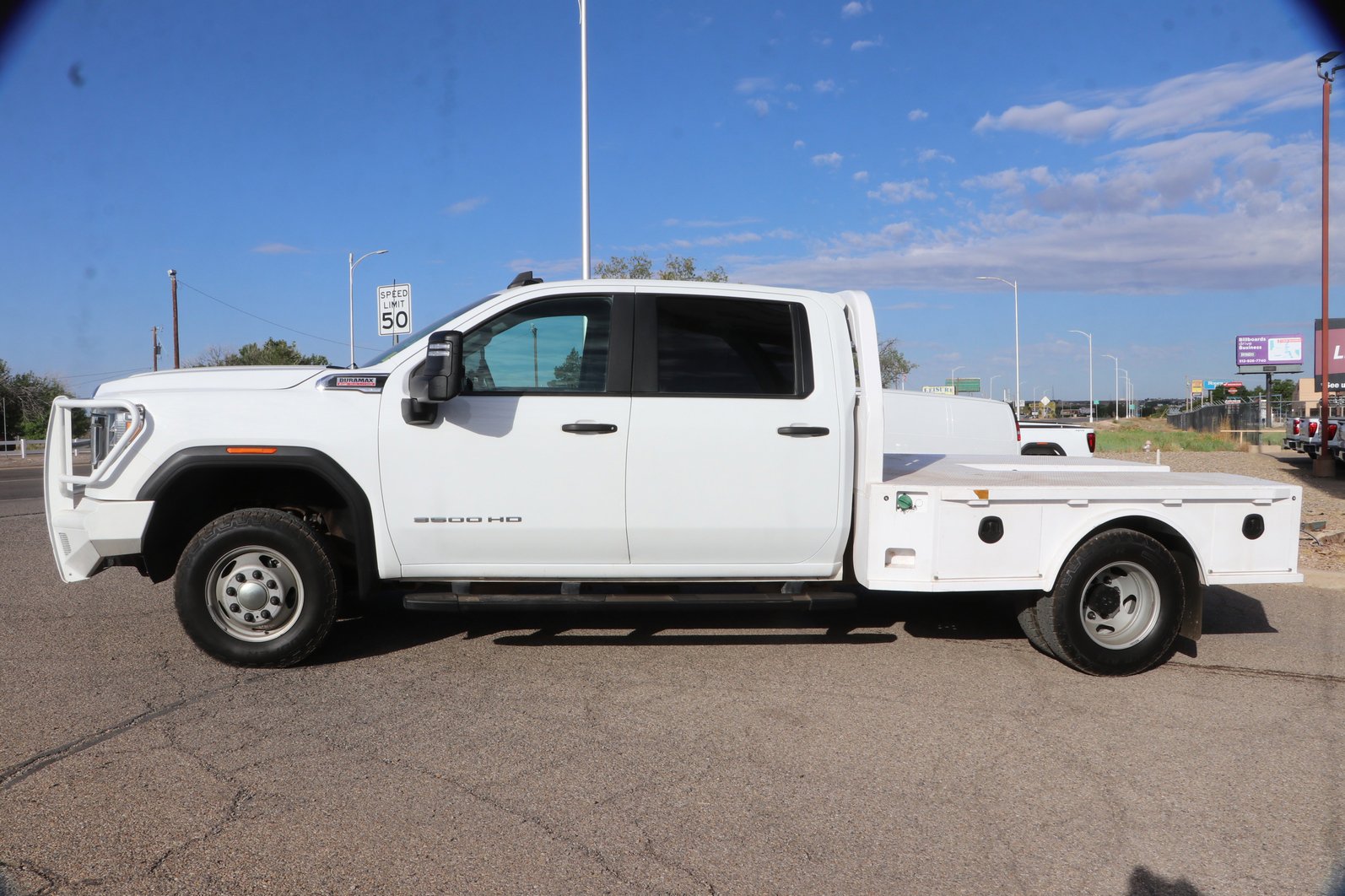 Used 2020 GMC Sierra 3500 4x4 Crew Cab w/ Gooseneck/5TH Wheel Package image 4