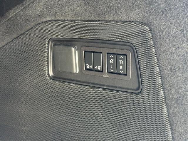 Used 2023 Cadillac Escalade Luxury RWD image 15