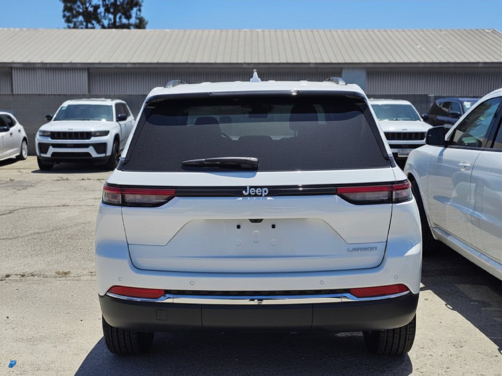 New 2026 Jeep Grand Cherokee Laredo RWD image 6